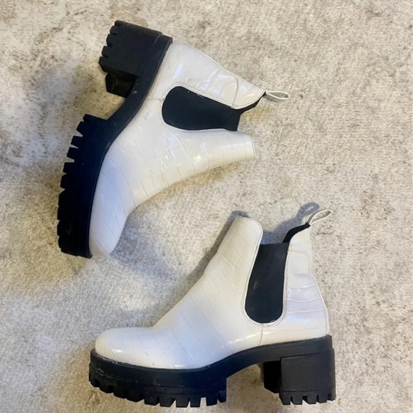 Forever 21 White and Black Ankle Boots - Picture 1 of 3